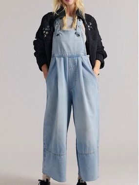 🩵Hello Gorgeous! Raw Hem Wide-Leg Denim Overalls - Light Wash